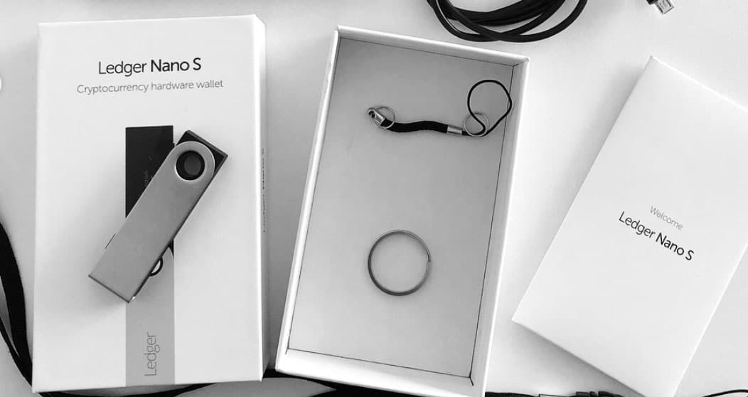 Mein Ledger Nano S beim Auspacken 2019: Gerät, Verpackung und Zubehör